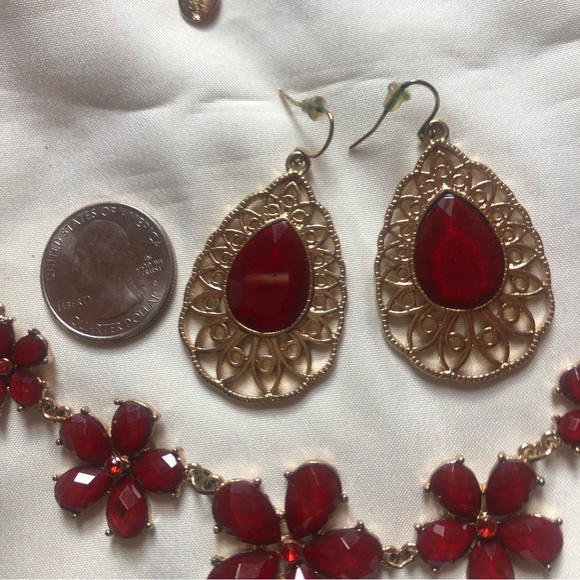 3 for $20 ❤️Claire’s Red Gold Jewelry Set - Picture 5 of 5